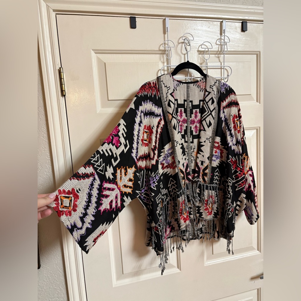 Patterns Bay Embroidered Aztec Boho Fringe Crop Cardigan - Picture 5 of 5